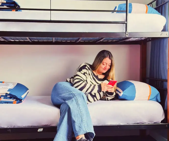 “4 bed dormitory with bunk beds in United Auckland Hostel”