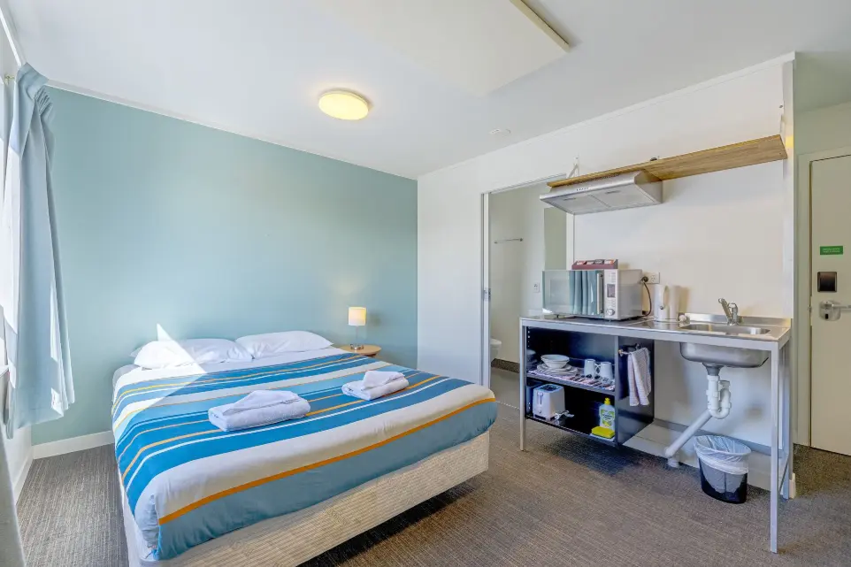 Spacious Queen Studio Auckland